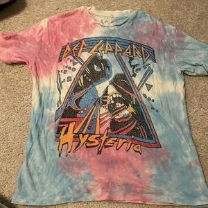 XS Def Leppard shirt